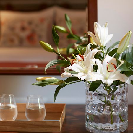 Simantro Beach Sani  Exterior foto A vase of flowers