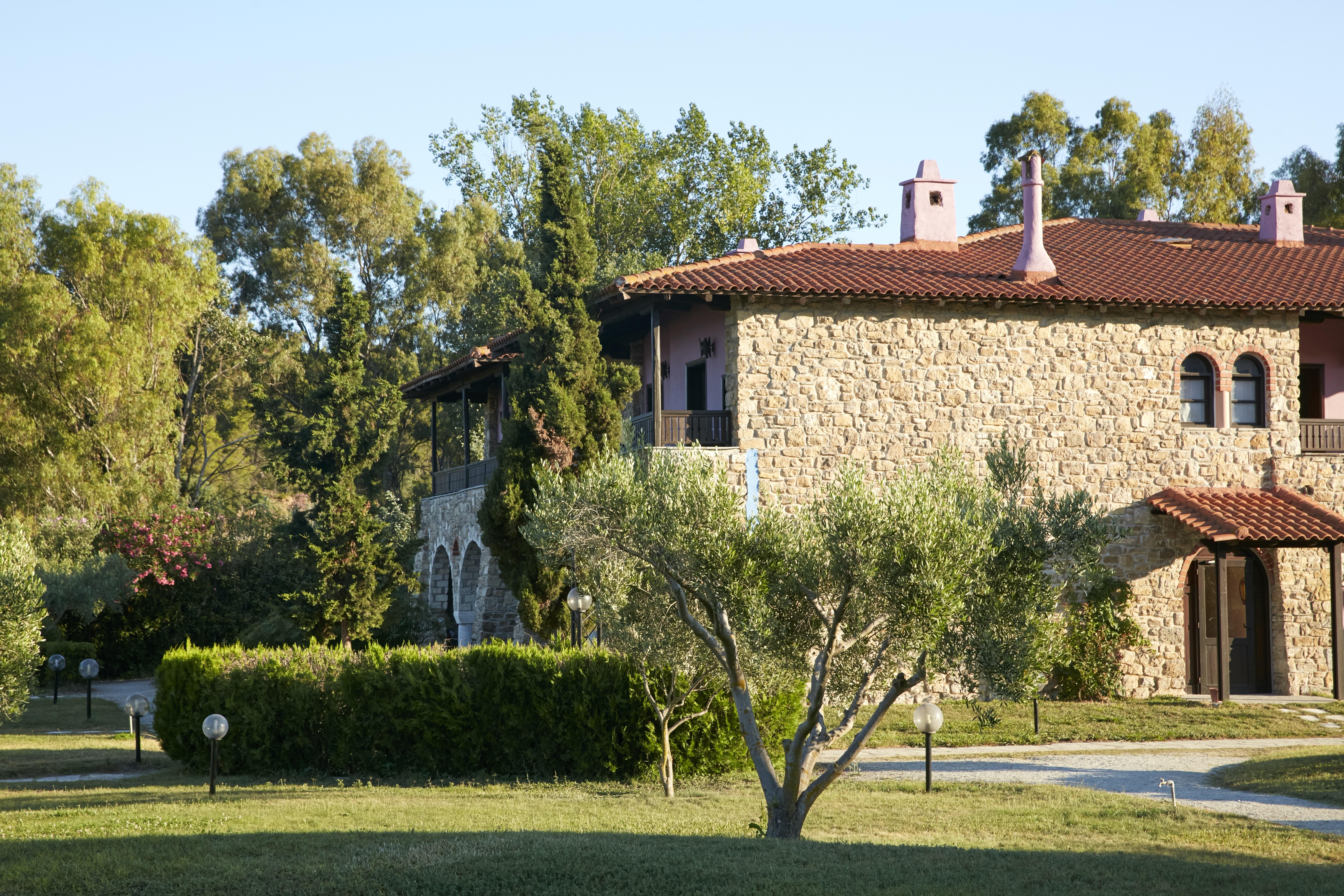 Simantro Beach Sani  Exterior foto The house of the late King Constantine II of Greece in exile in the Peloponnese