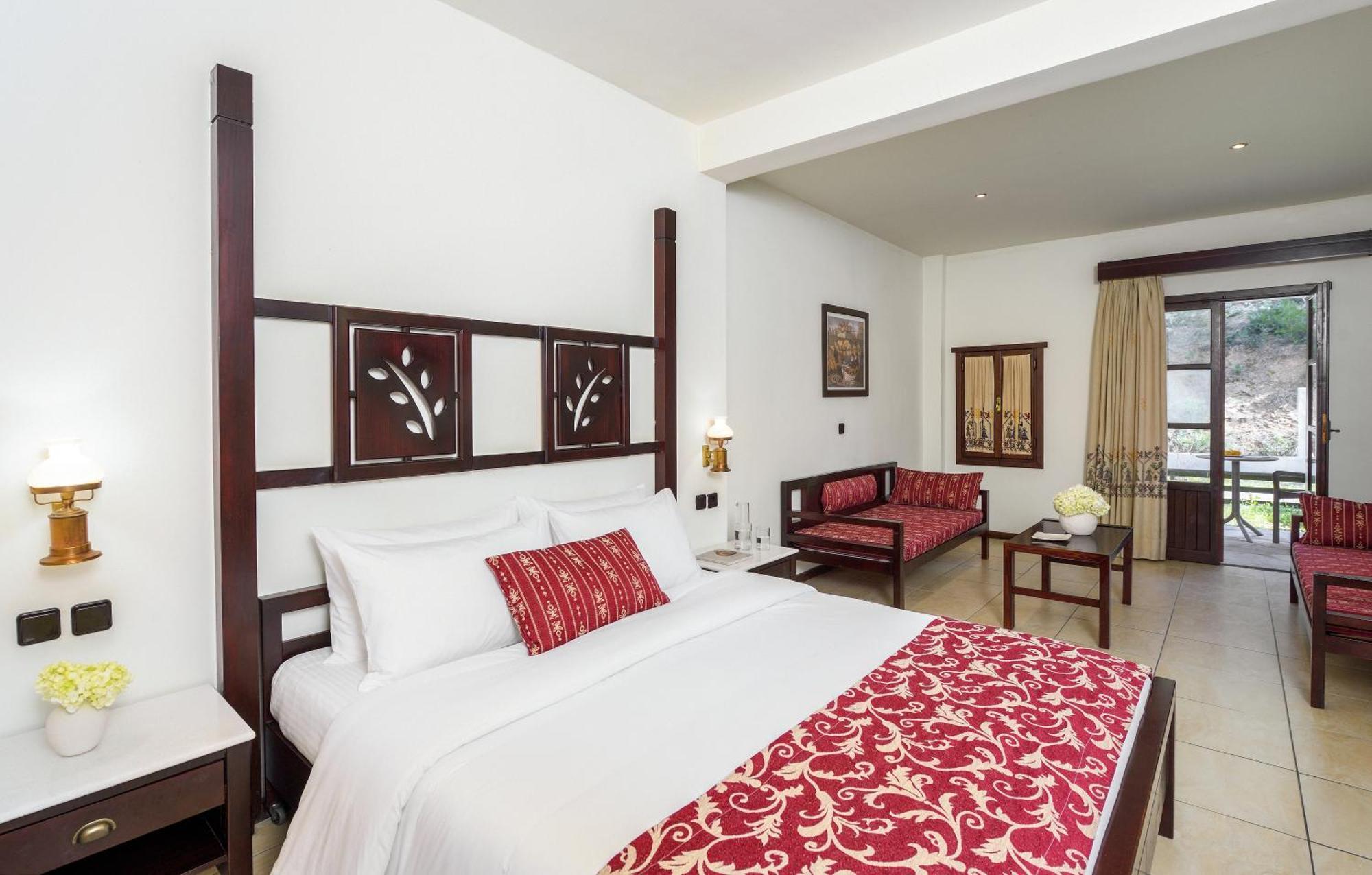 Simantro Beach Sani  Habitación foto A room at the resort