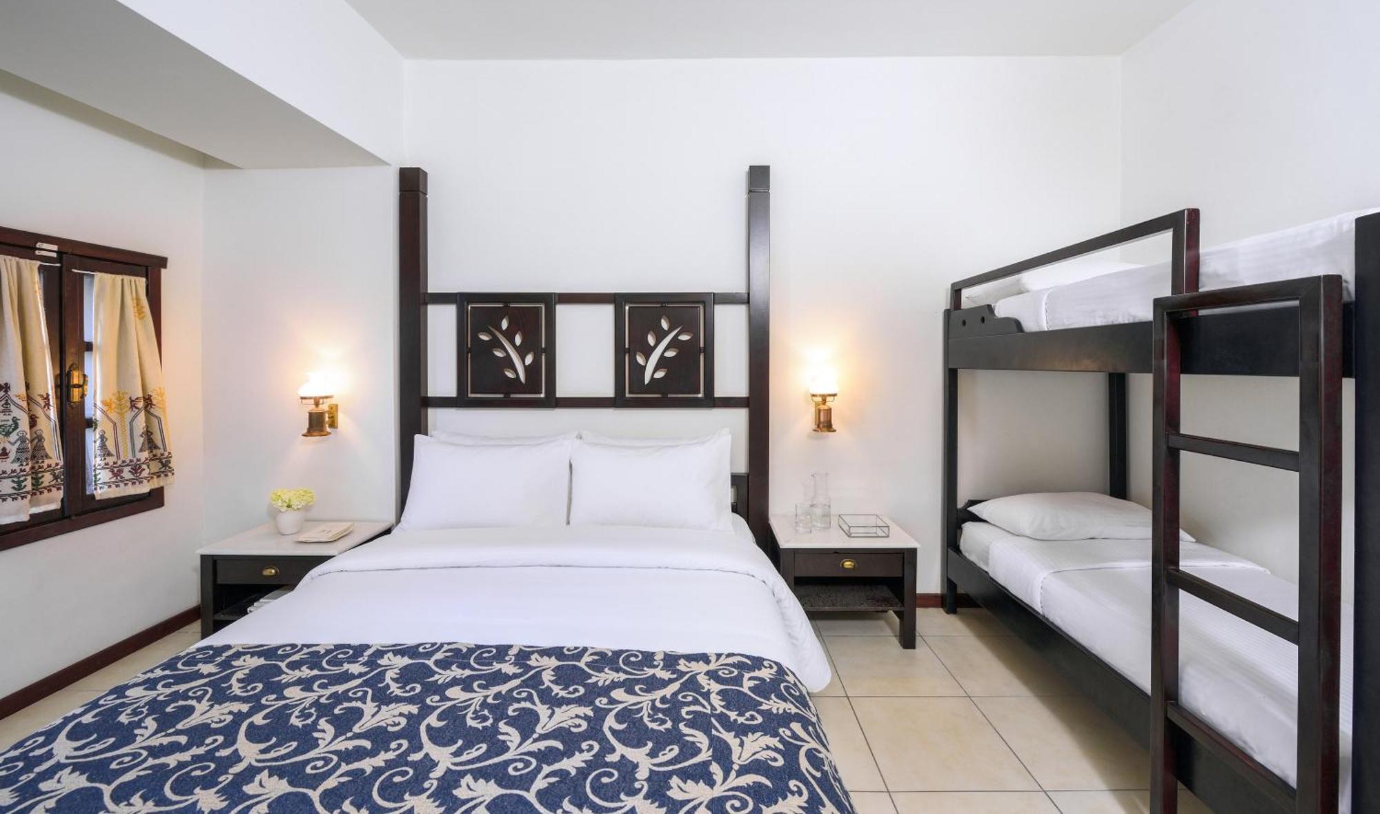 Simantro Beach Sani  Habitación foto Family room