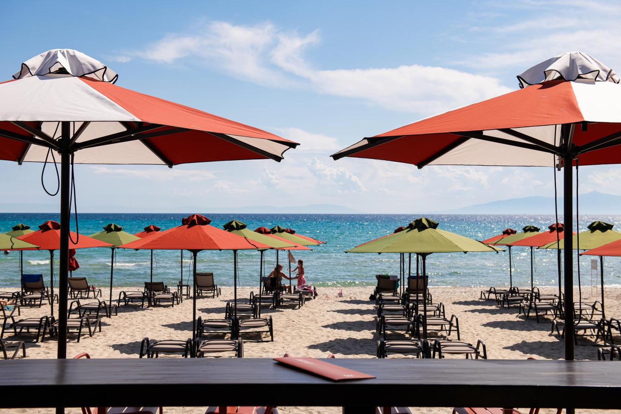 Simantro Beach Sani  Exterior foto Beach at the Hilton