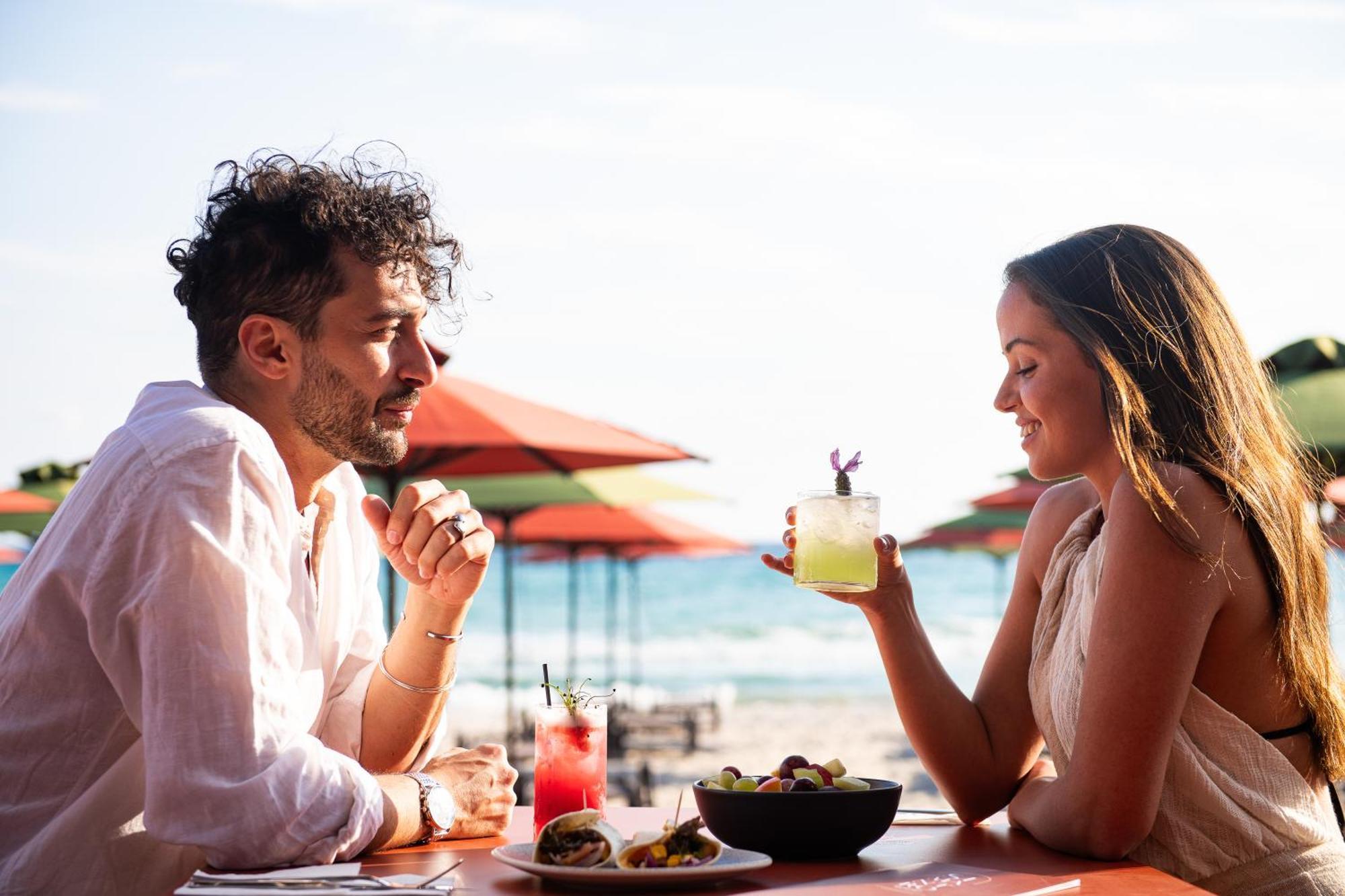 Simantro Beach Sani  Exterior foto A couple dining at a restaurant